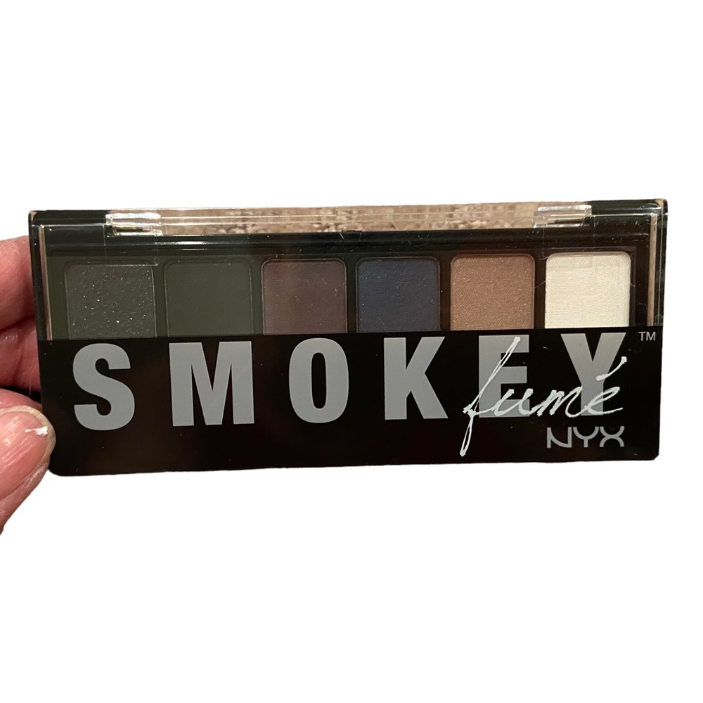 NEW NYX Smokey Eyeshadow Palette